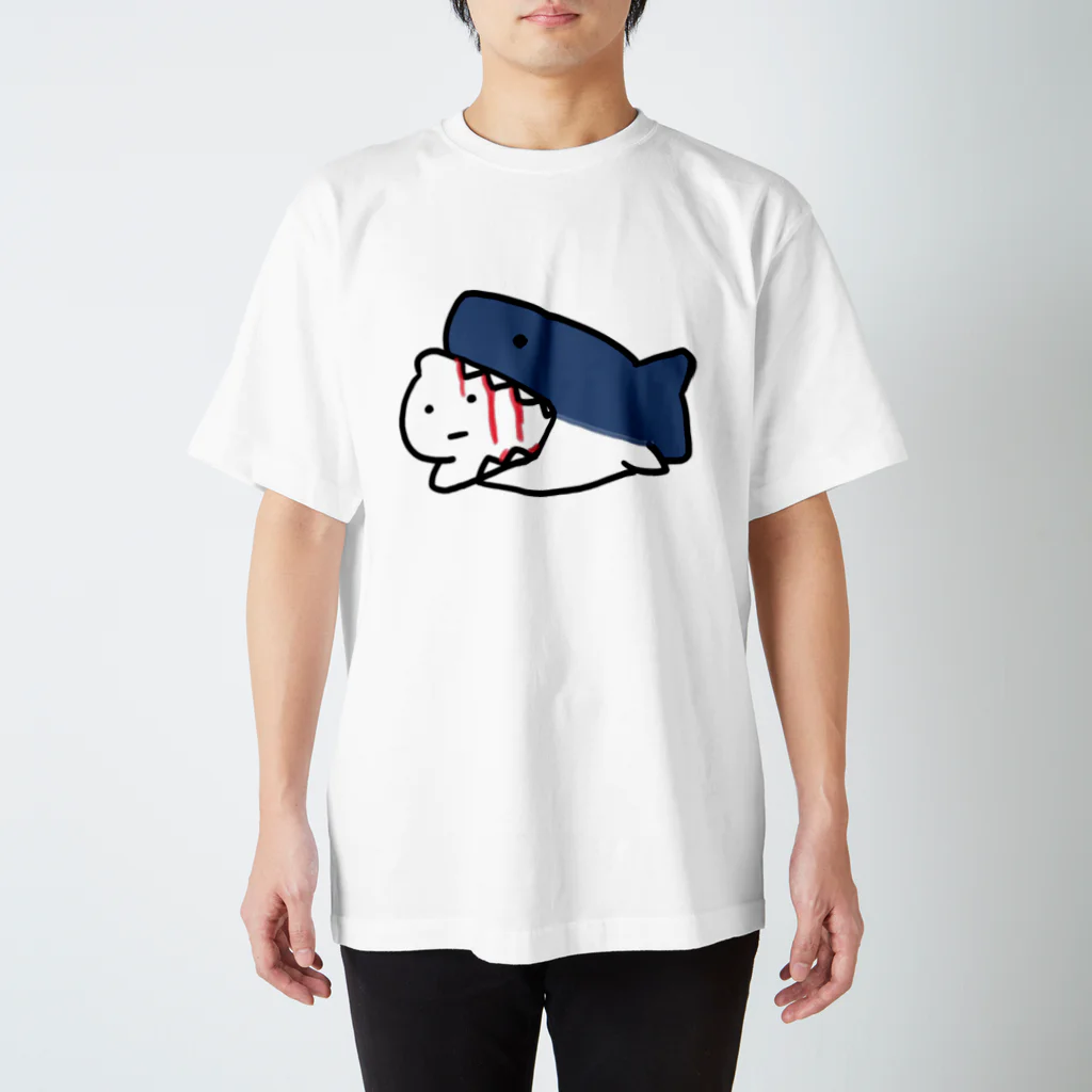 サイチのサメに食べられているねこＴシャツ Regular Fit T-Shirt