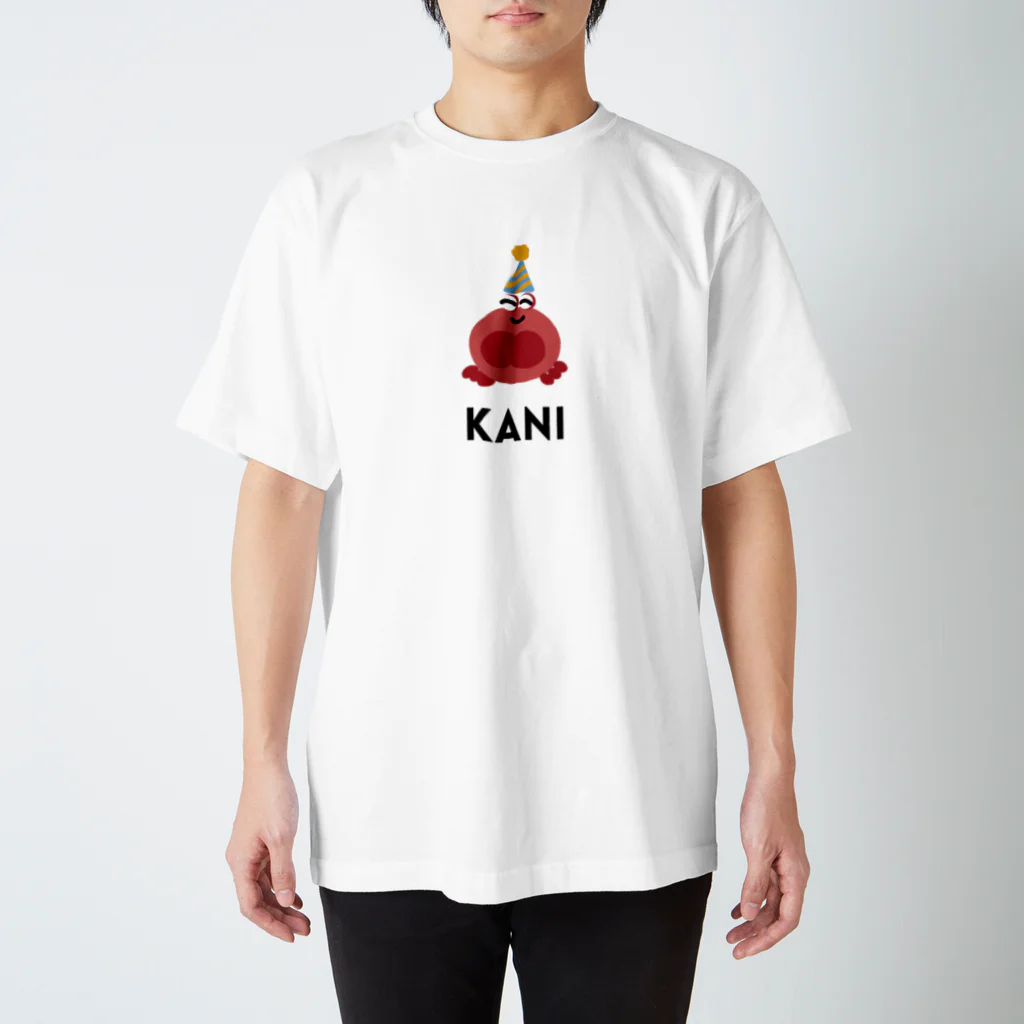 wakai_manamiのパーティー帽をかぶるカニ〈大きめ文字あり〉 スタンダードTシャツ