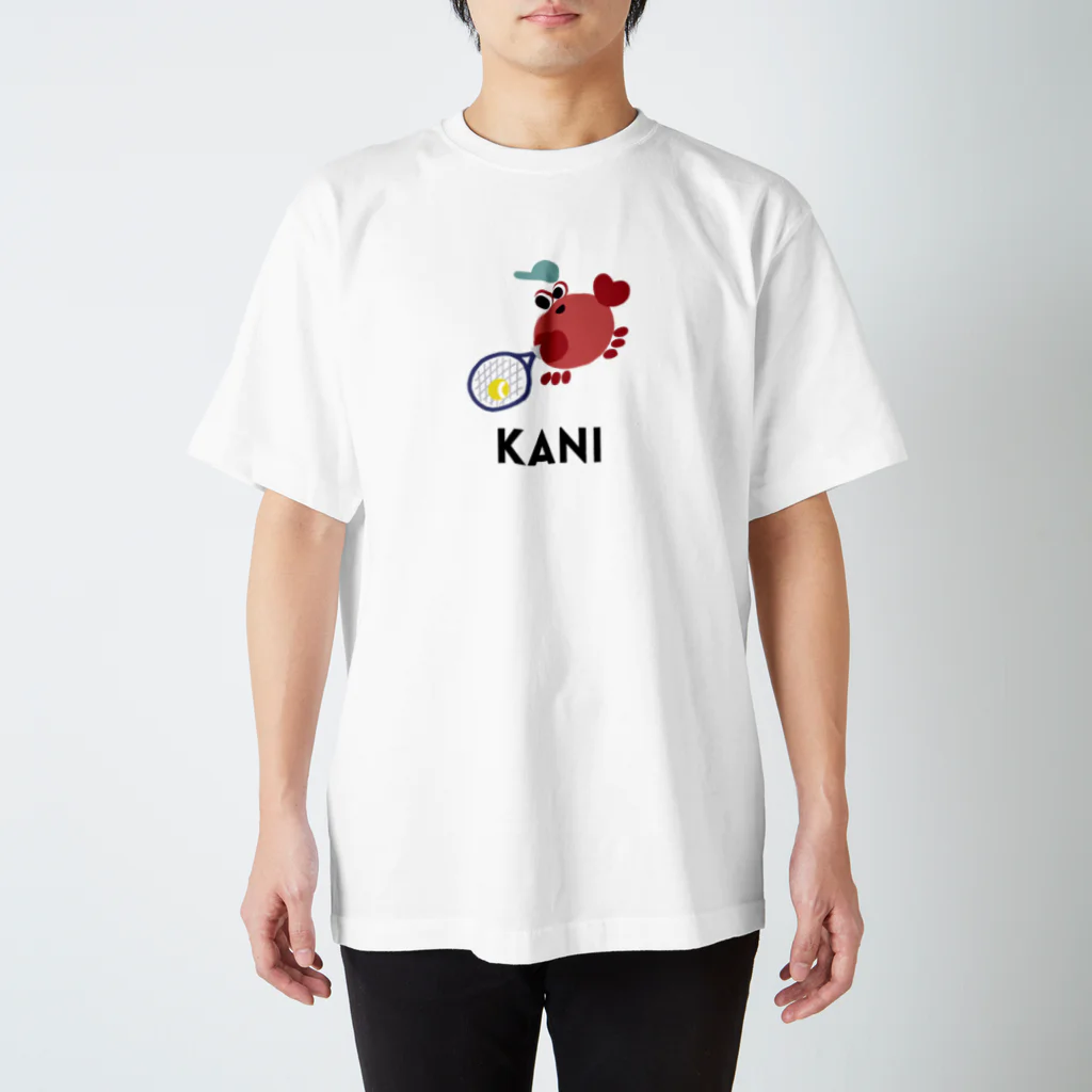 wakai_manamiのテニスをするカニ〈大きめ文字あり〉 Regular Fit T-Shirt