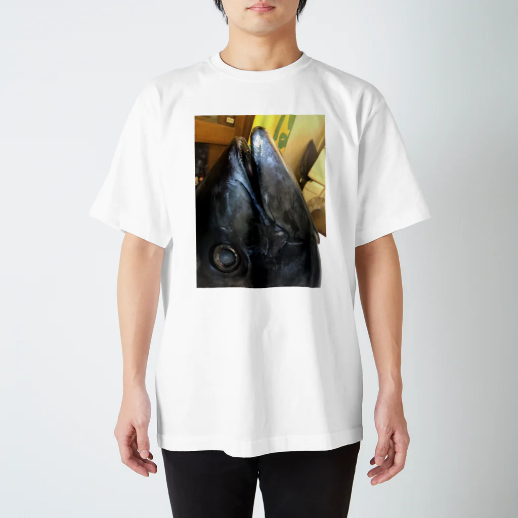 YUKI【ユメとホープ探し中】のマグロの頭 Regular Fit T-Shirt