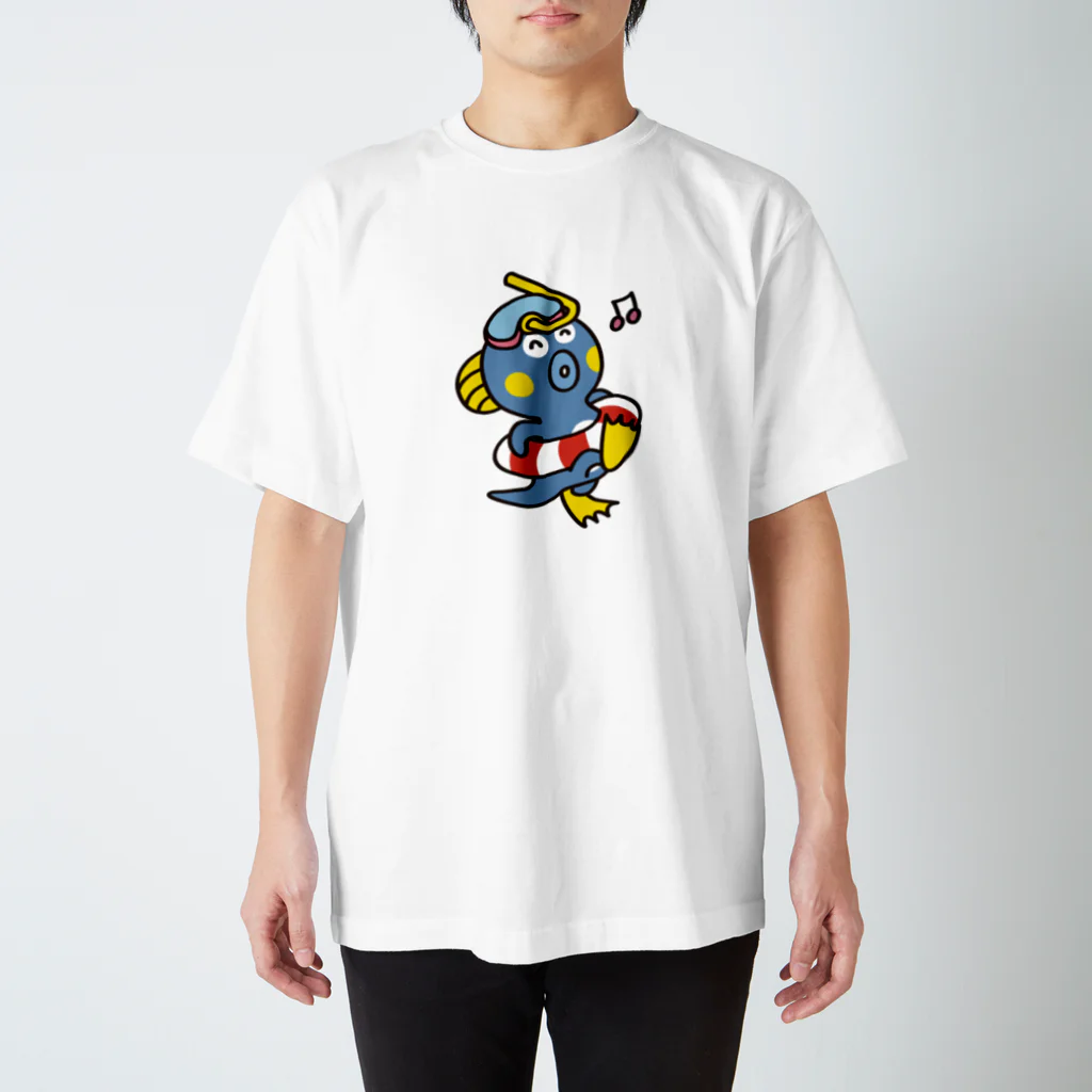 ただとま屋のぎょっ太くん海へ行く Regular Fit T-Shirt