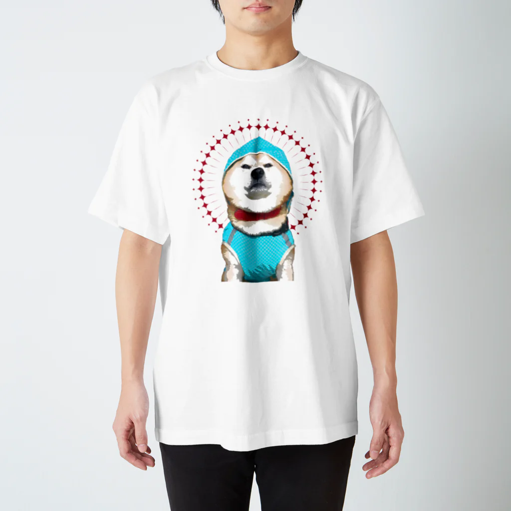 真希ナルセ（マキナル）のレインコートを自信満々に着こなす柴犬 Regular Fit T-Shirt