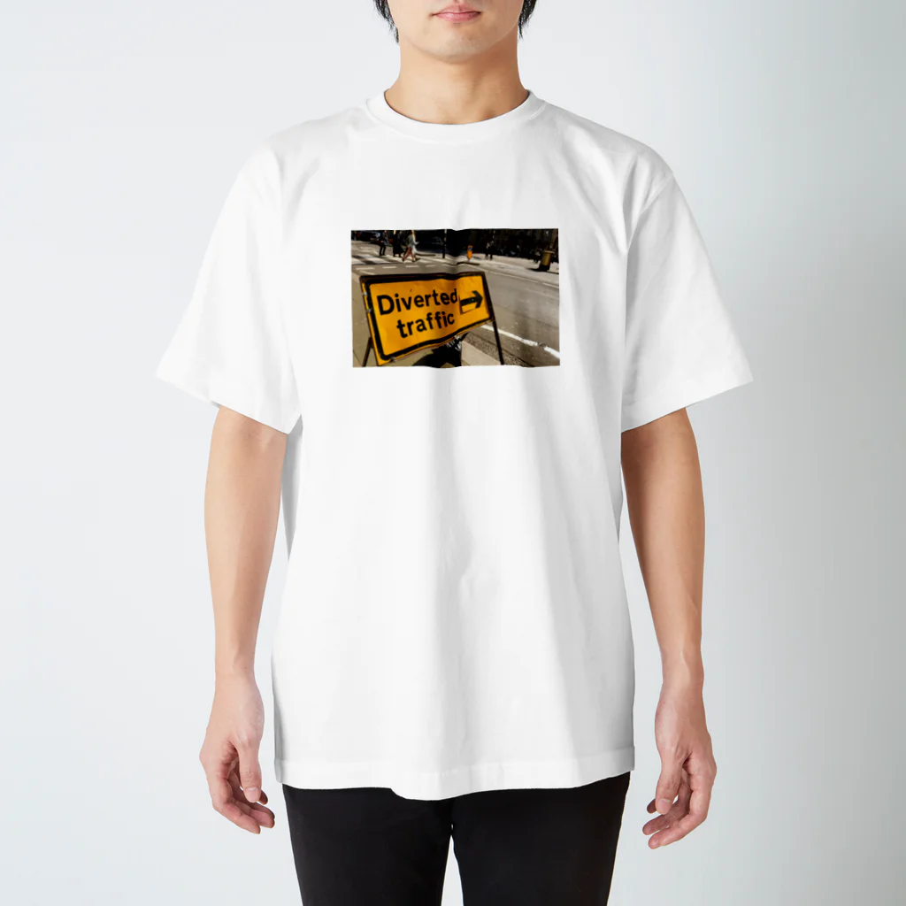 旅先pics📸のDiverted traffic スタンダードTシャツ