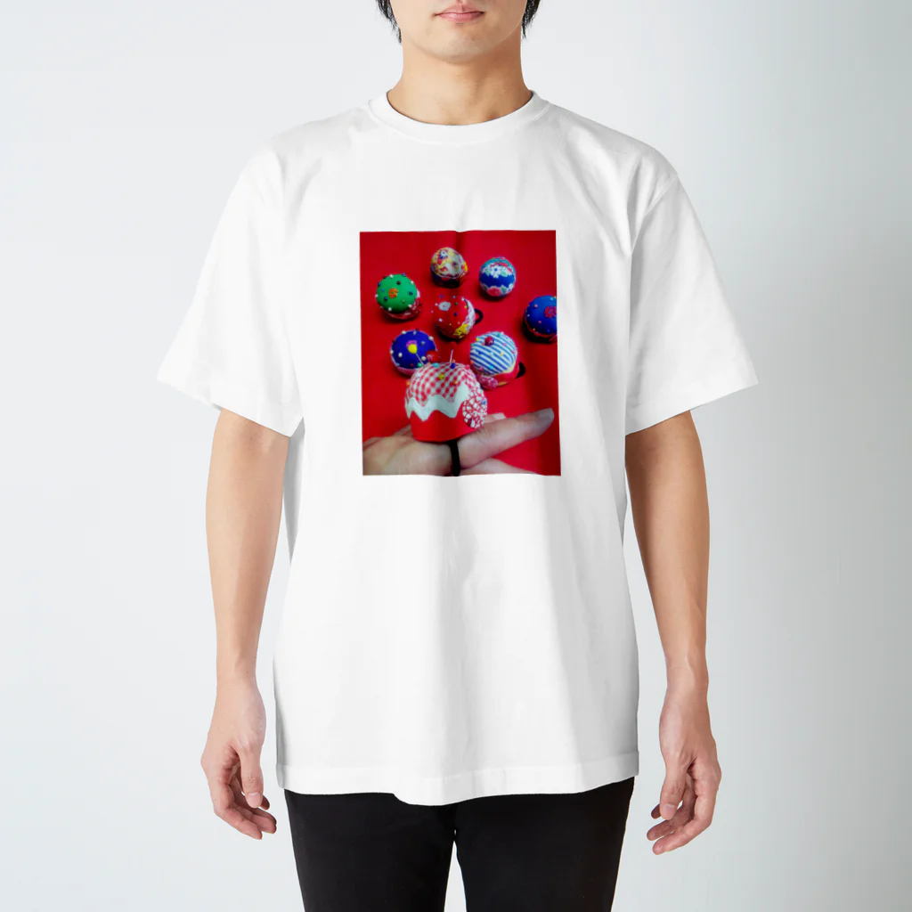 シャナナリンダのリングピンクッション便利だわ～ Regular Fit T-Shirt