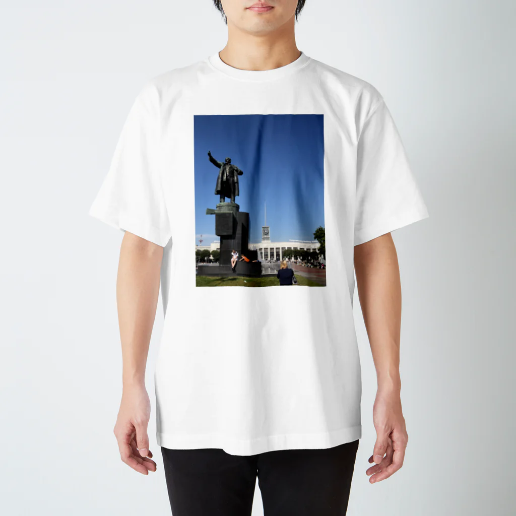 pietarichanのレーニンとフィンランド駅 Regular Fit T-Shirt