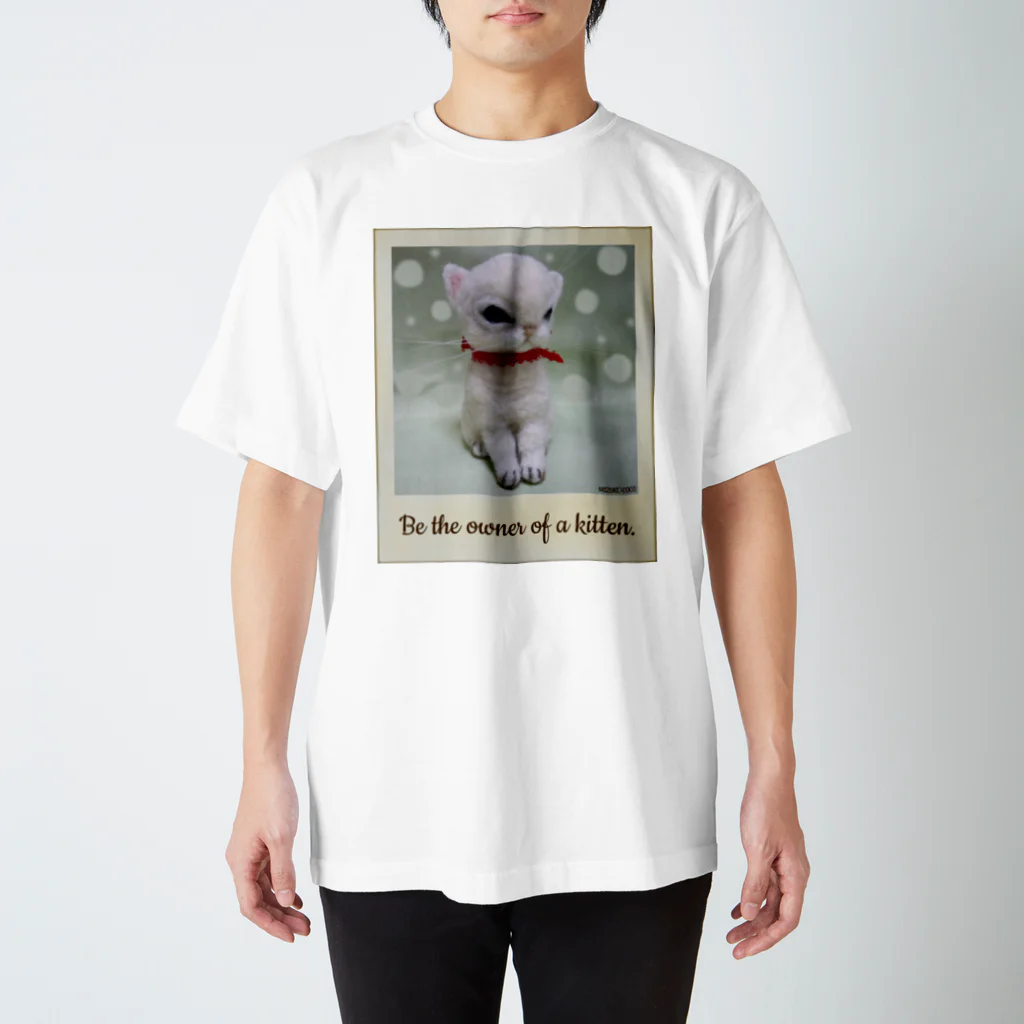 MIZUKICOCOの白い子猫 Regular Fit T-Shirt