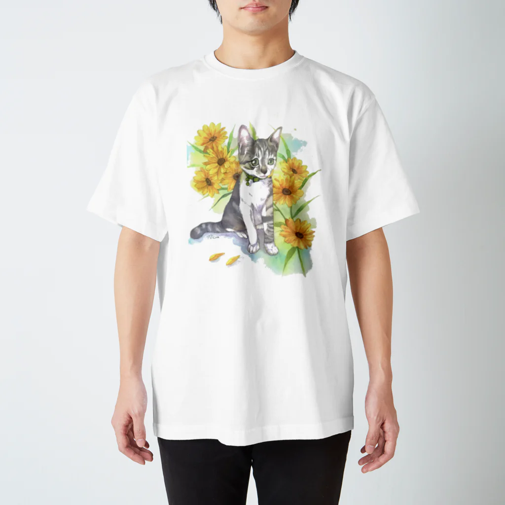 Miaws Shopの子猫とヒマワリ Regular Fit T-Shirt