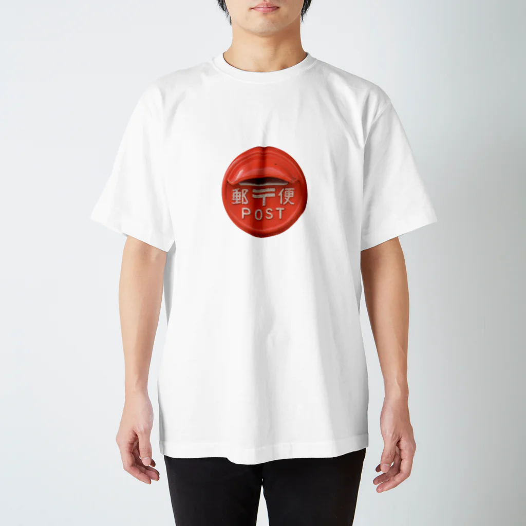 Ashidoriの赤い丸型の郵便ポスト Regular Fit T-Shirt