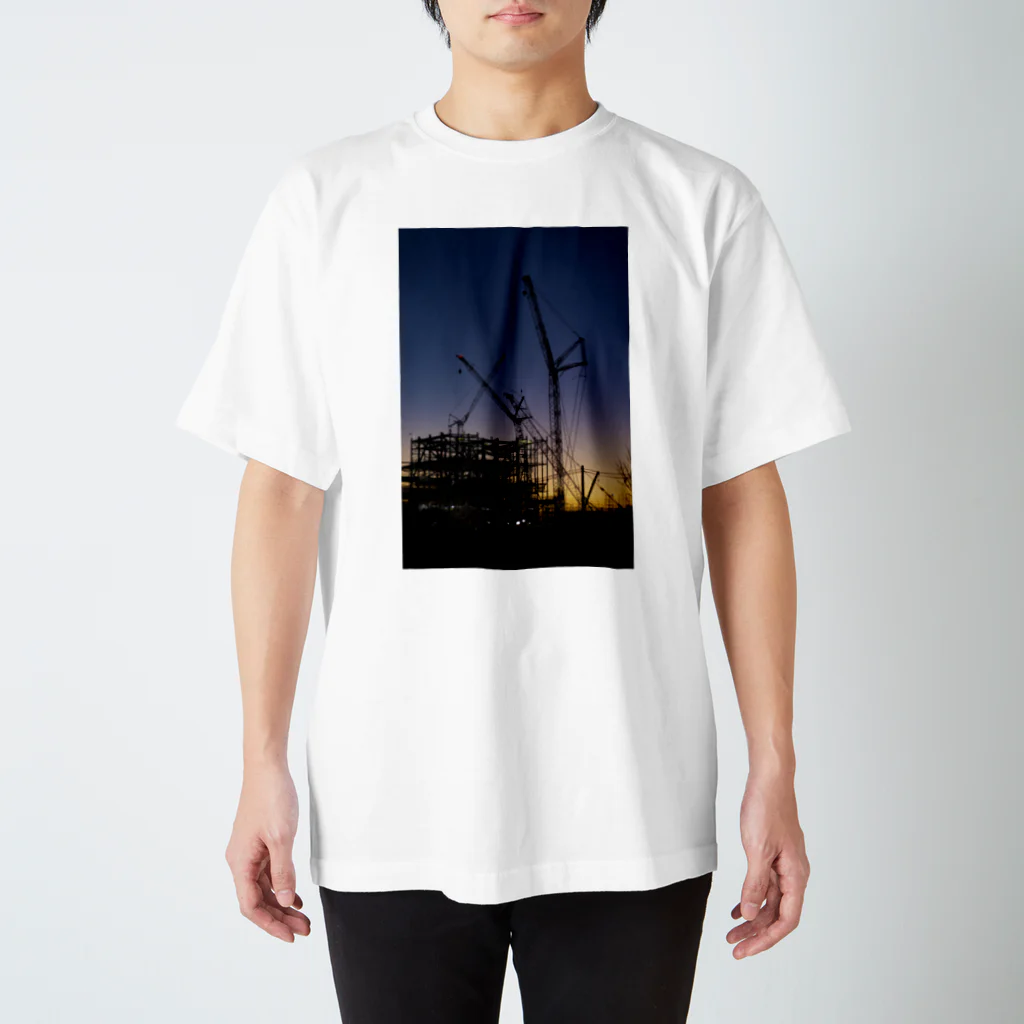 simoneの薄暮の建設現場 スタンダードTシャツ