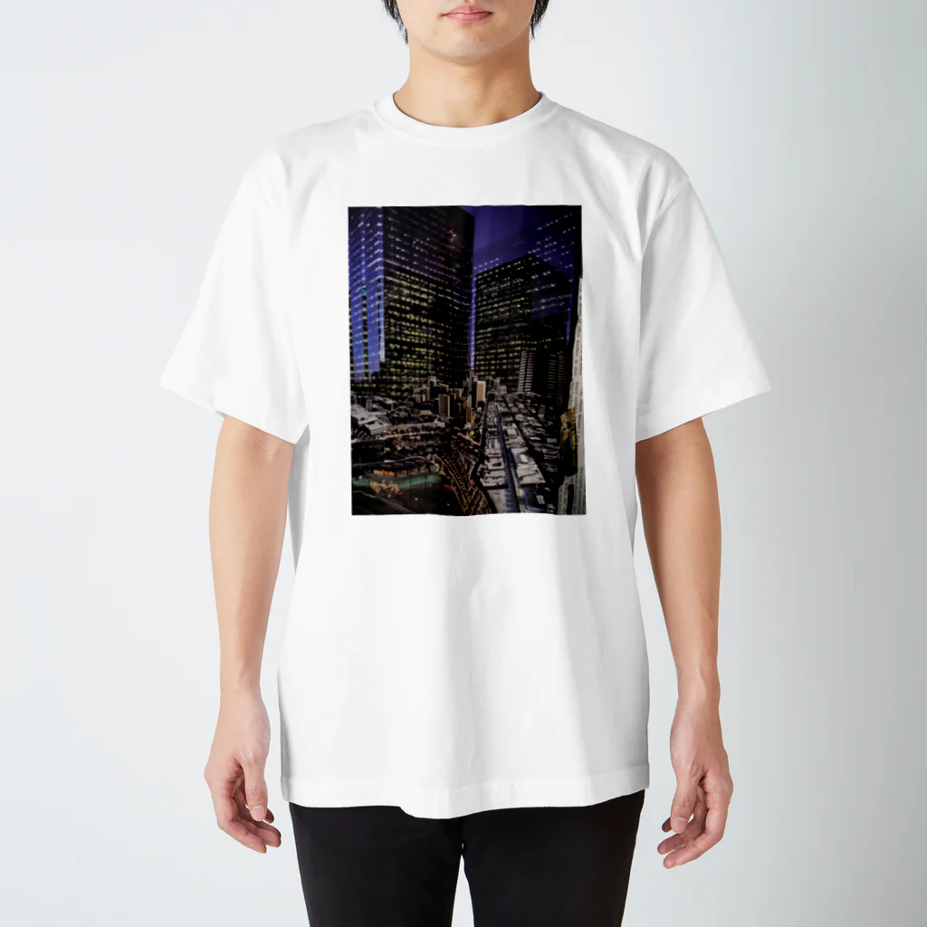 Kommunalt SvømmeanleggのTor Alone In City スタンダードTシャツ