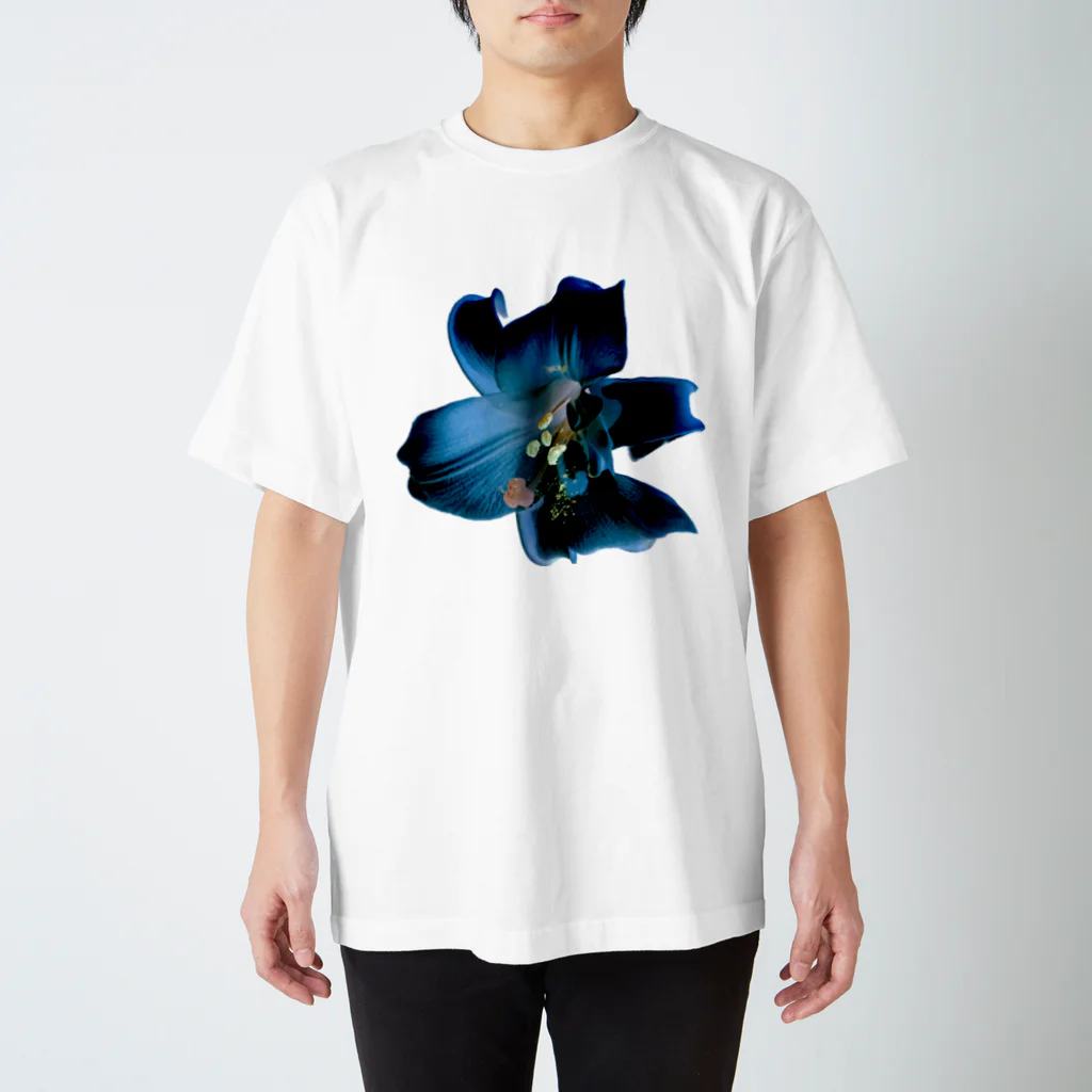 でおきしりぼ子の実験室のLily (Denim Colour) Regular Fit T-Shirt