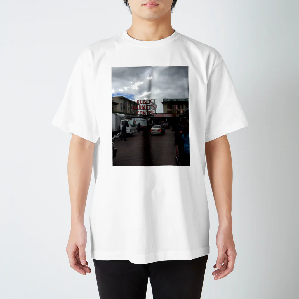 ニューヨークのシアトル市場 Regular Fit T-Shirt