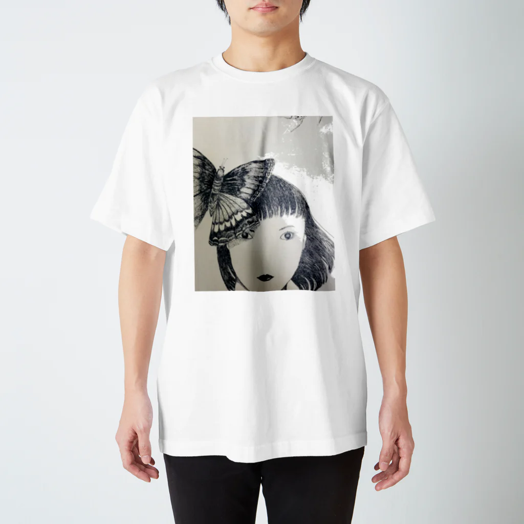 満開の華の蝶と少女 スタンダードTシャツ