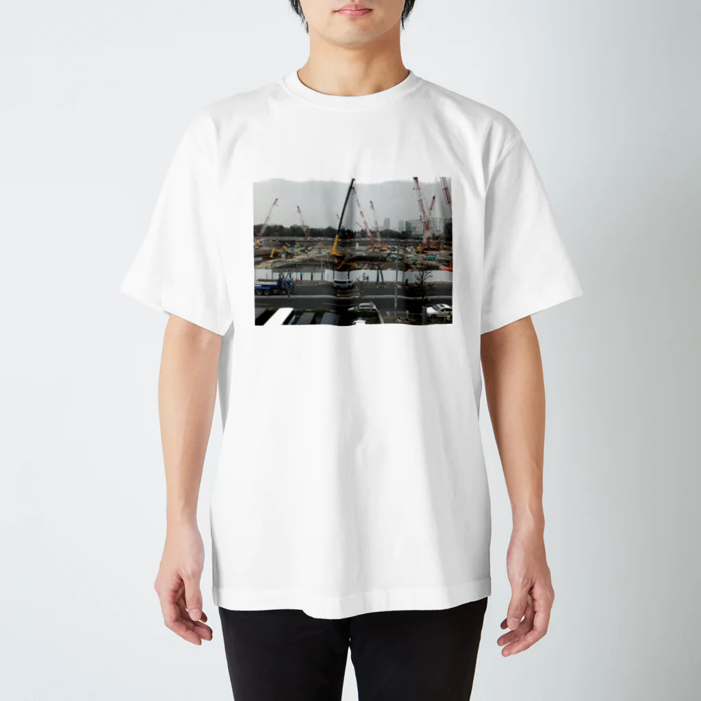 はるんけあの建設中の国立競技場 Regular Fit T-Shirt