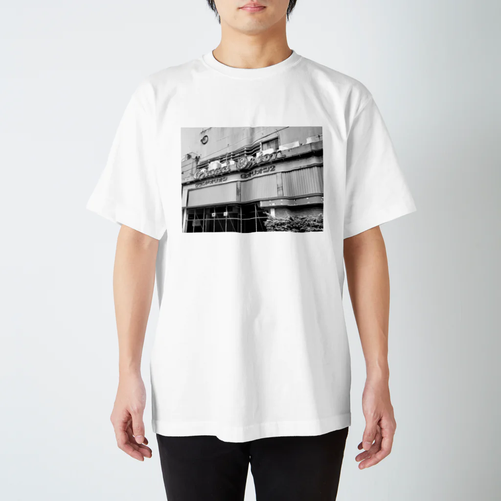 genの那覇の廃業した映画館 Regular Fit T-Shirt