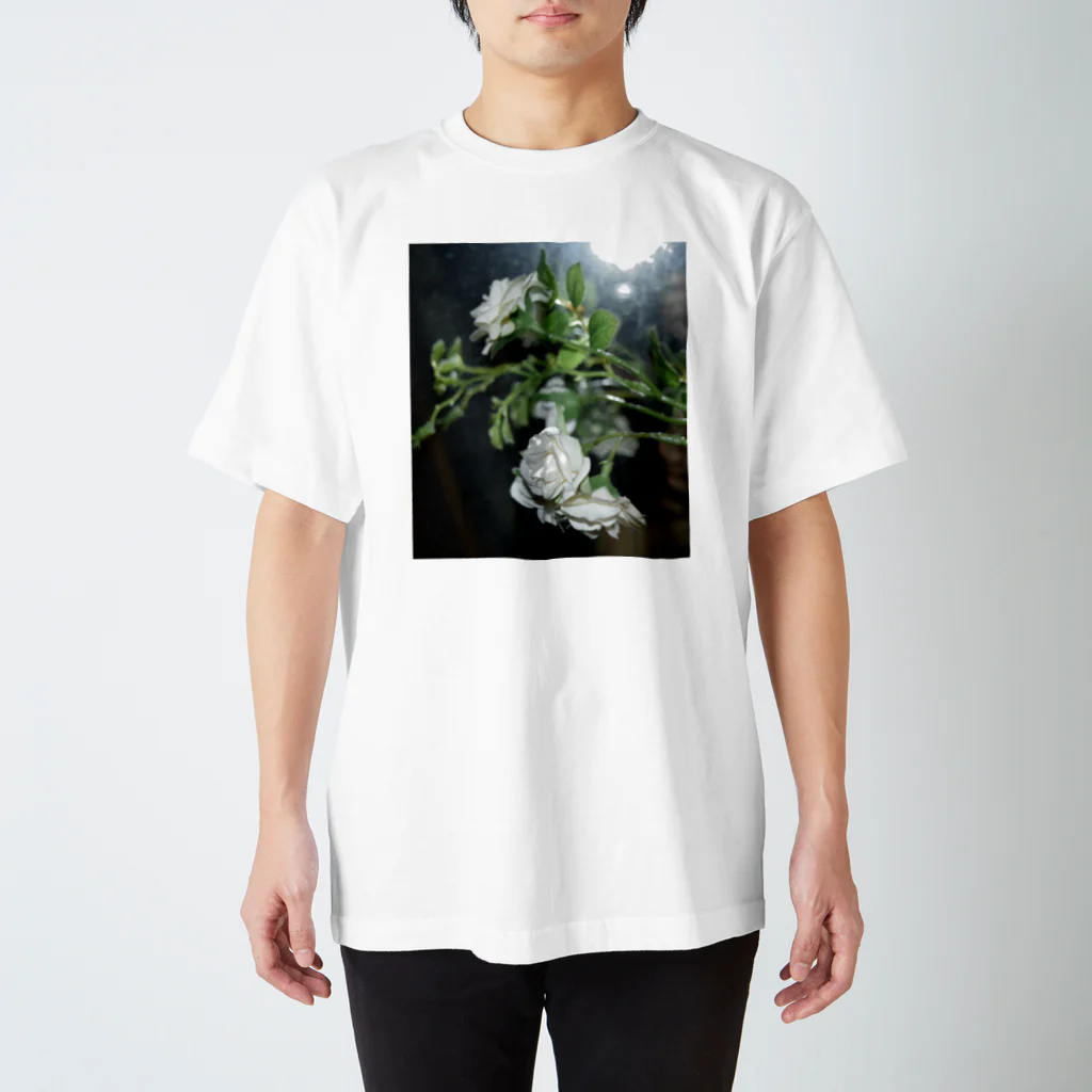 beotoの造花シリーズ Regular Fit T-Shirt