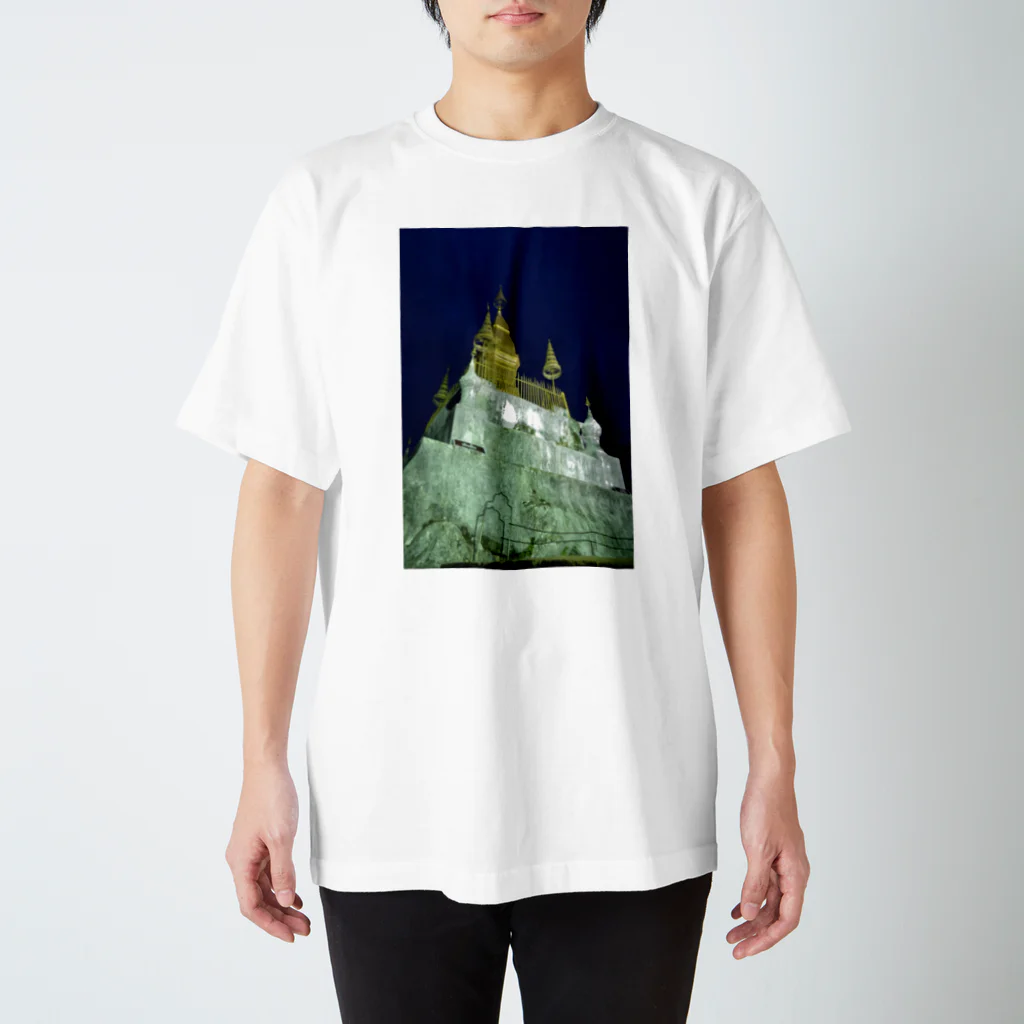 Scene_Sniperのプーシーの丘の夜景 スタンダードTシャツ