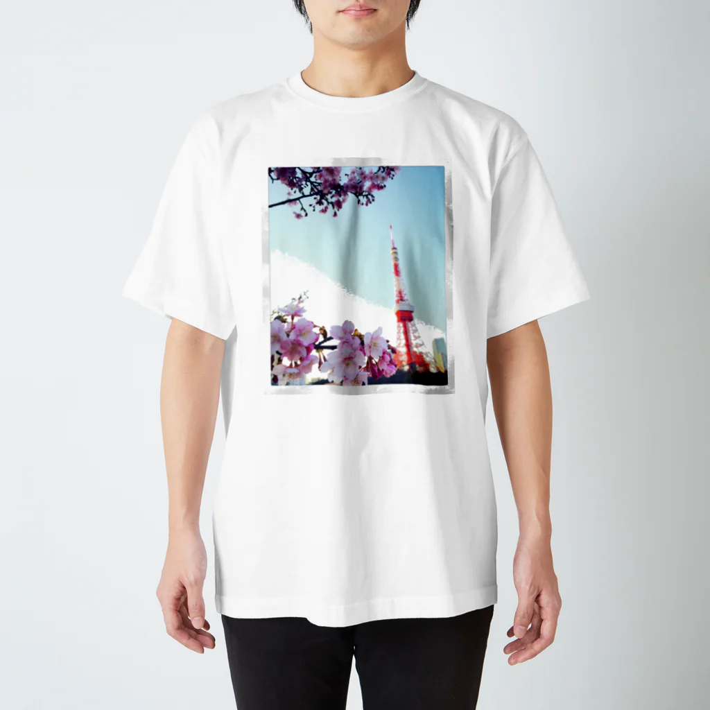 DaDaのタワーと桜 スタンダードTシャツ