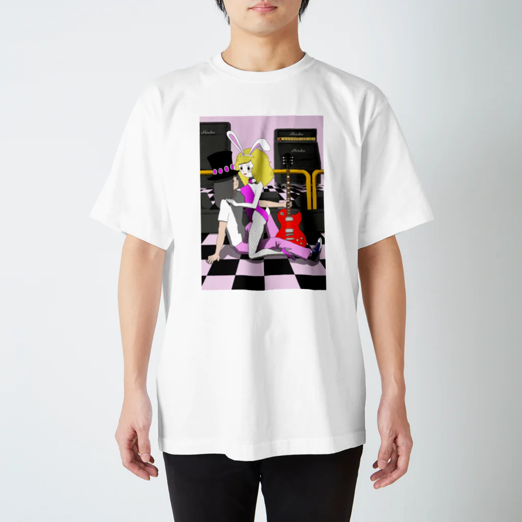 みきたにし☆商店【公式】のライブハウスのアイバニーちゃん Regular Fit T-Shirt