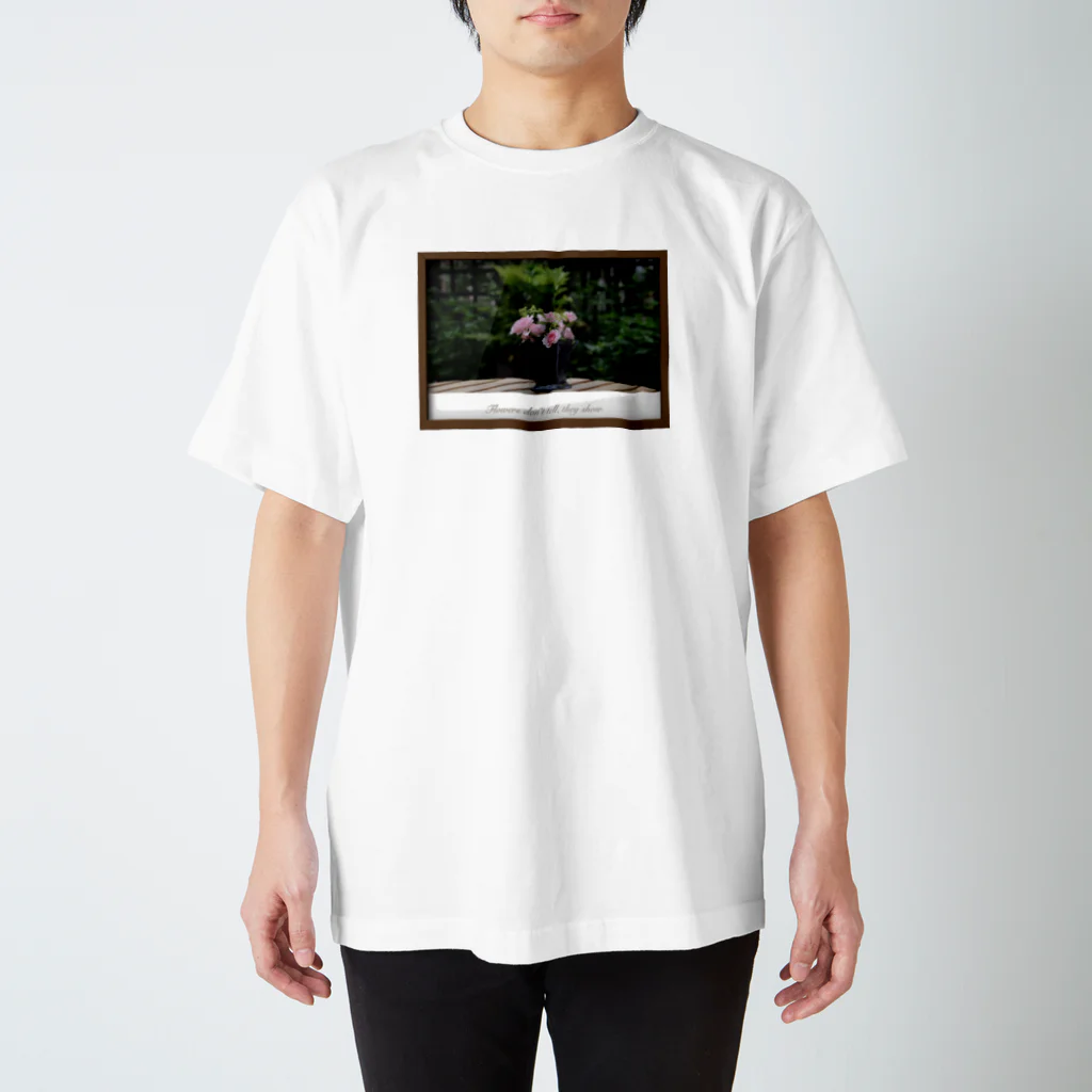 erumaのFlowers don’t tell, they show.　 Regular Fit T-Shirt