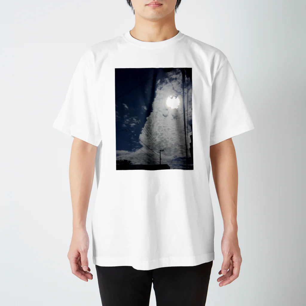 KazuHouseの空のTシャツ Regular Fit T-Shirt