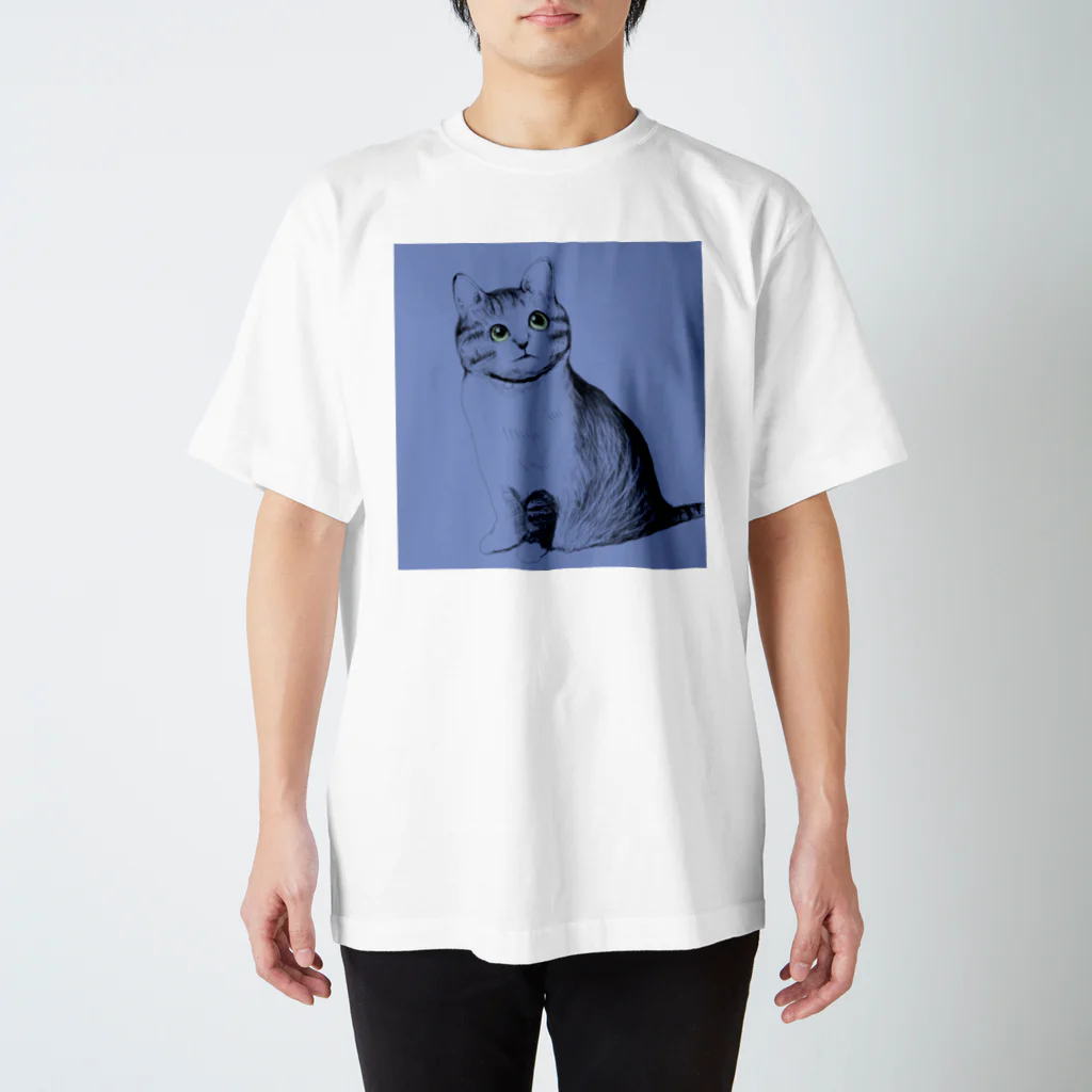 お花屋さんの雪に気がつく猫 スタンダードTシャツ