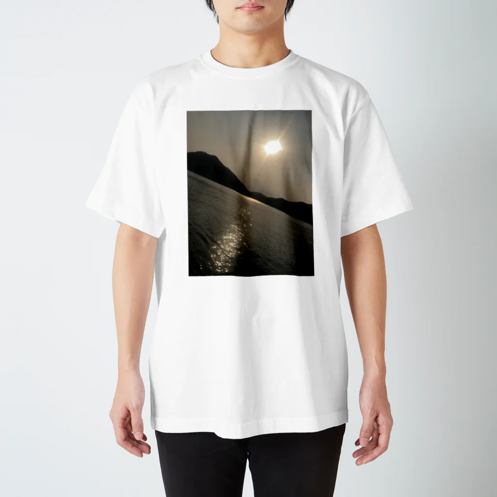 koreaの港から見える夕陽 Regular Fit T-Shirt