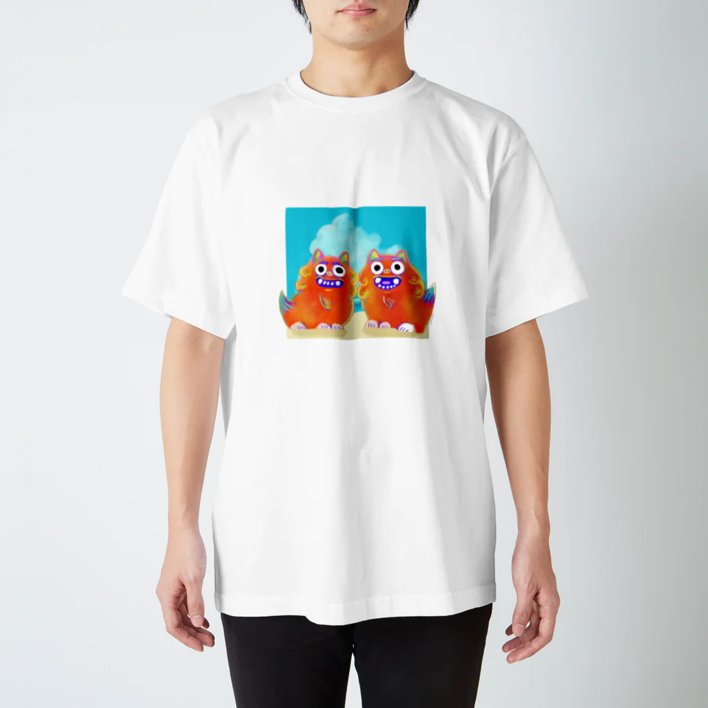 ハッピースマイルの[沖縄土産]シーサーと空と海 スタンダードTシャツ