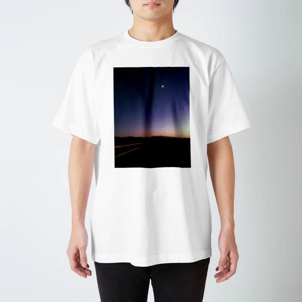 tukuruhitoの夜を待つ Regular Fit T-Shirt