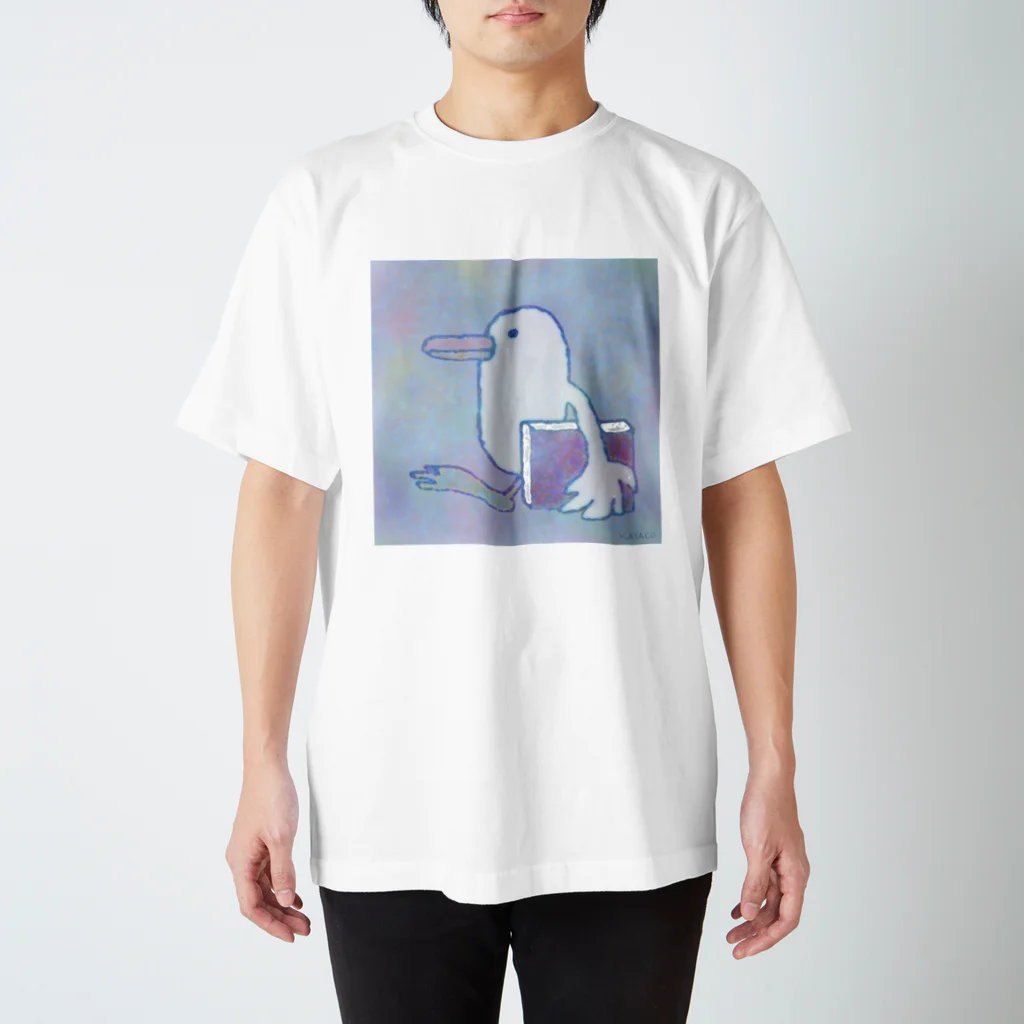 Kasaco's Design Roomの図書館へ行こう スタンダードTシャツ