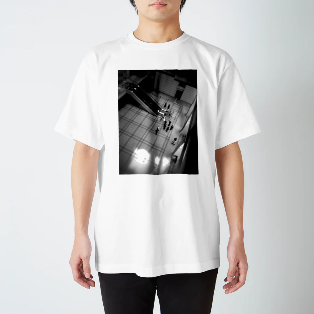 GzuShicaShopのロビー Regular Fit T-Shirt