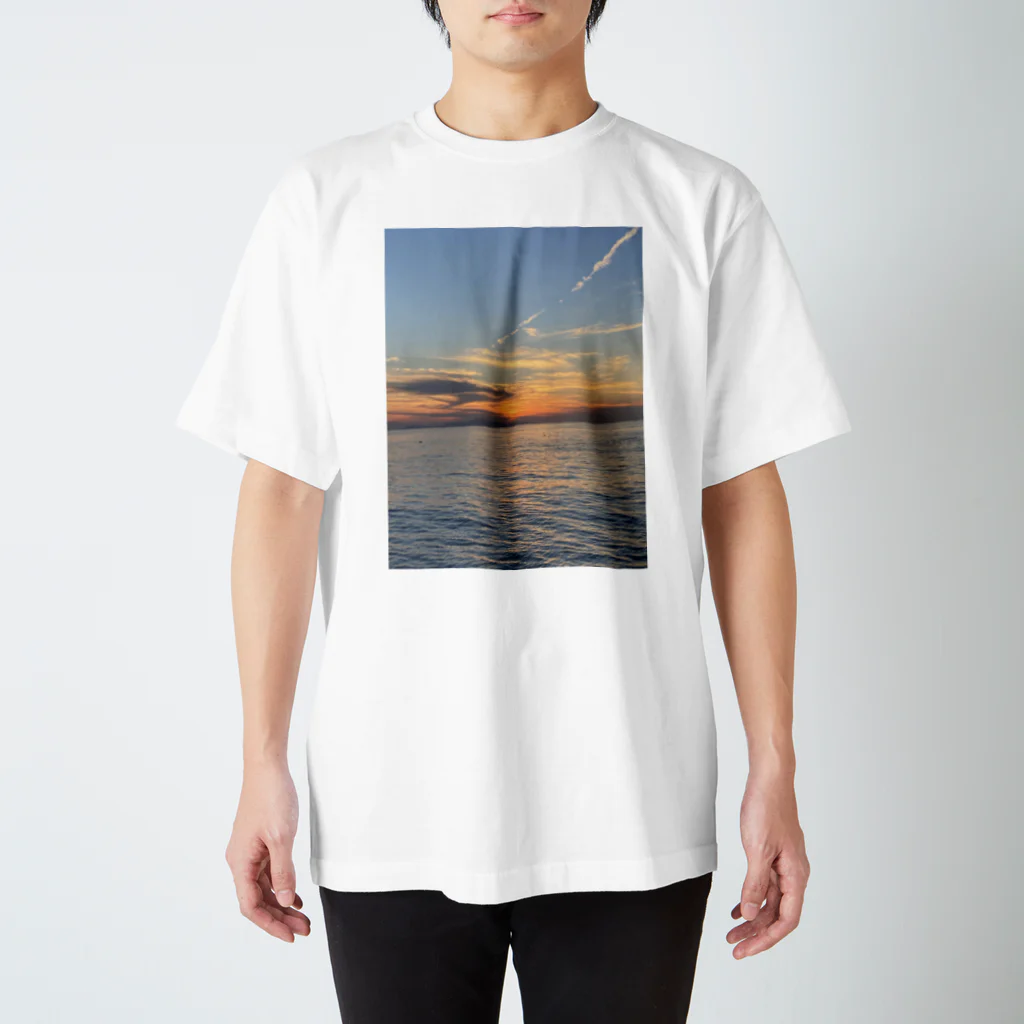 新家 真礼 ♥の夕暮れの海 Regular Fit T-Shirt