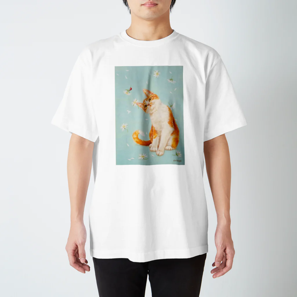 おちょぴのてんとう虫と茶白猫 スタンダードTシャツ