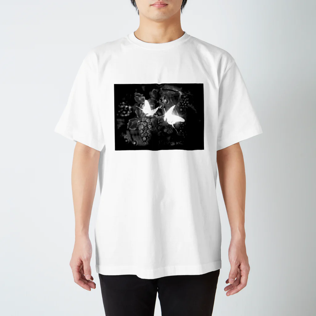 Rasen52の葡萄と蝶 黒 スタンダードTシャツ