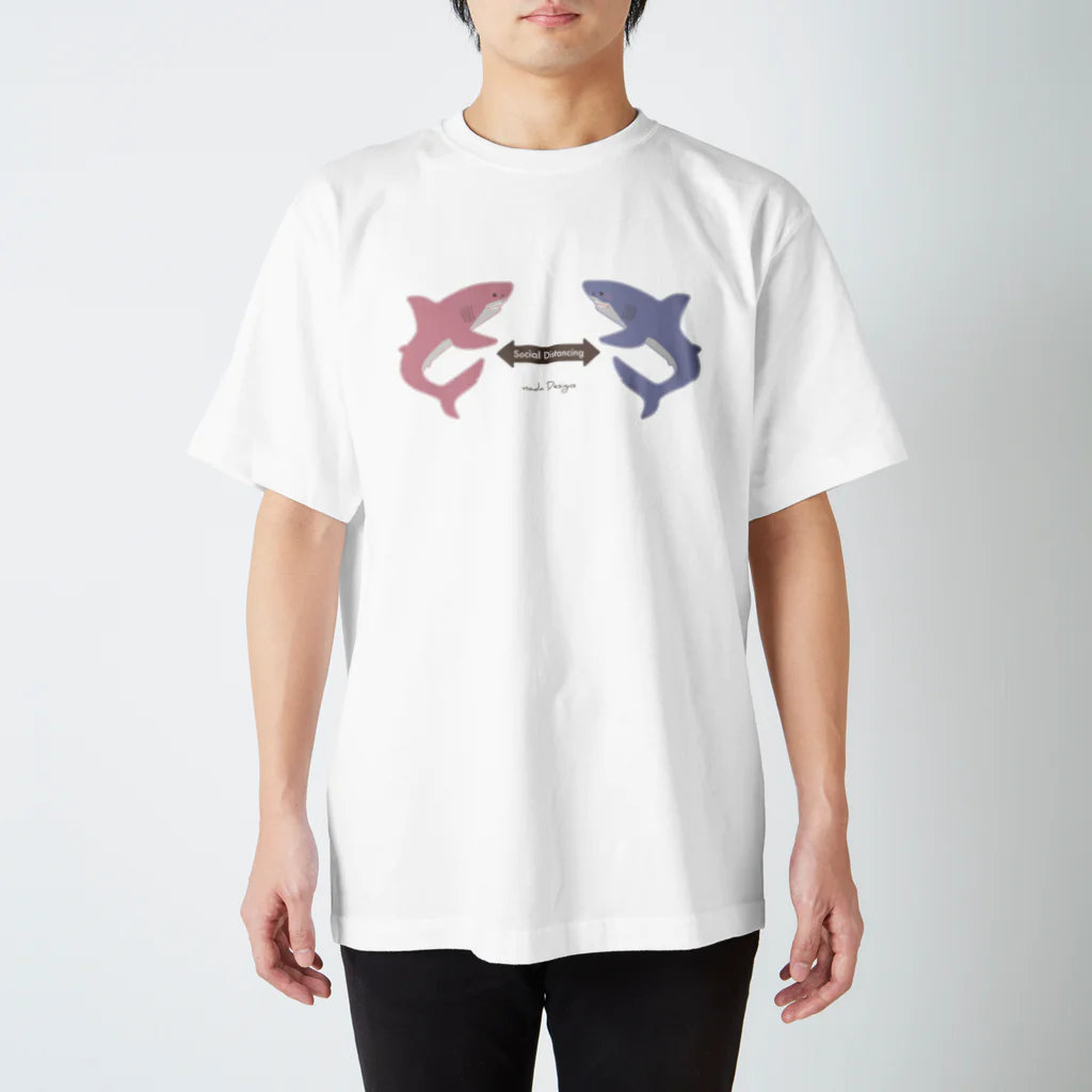 さかたようこ / サメ画家のサメさんたちの #ソーシャルディスタンス | ほわほわcolor スタンダードTシャツ