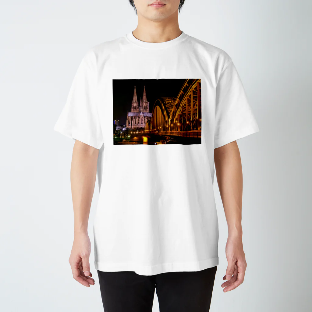 neko-nekoのドイツ・ケルンの夜景 Regular Fit T-Shirt