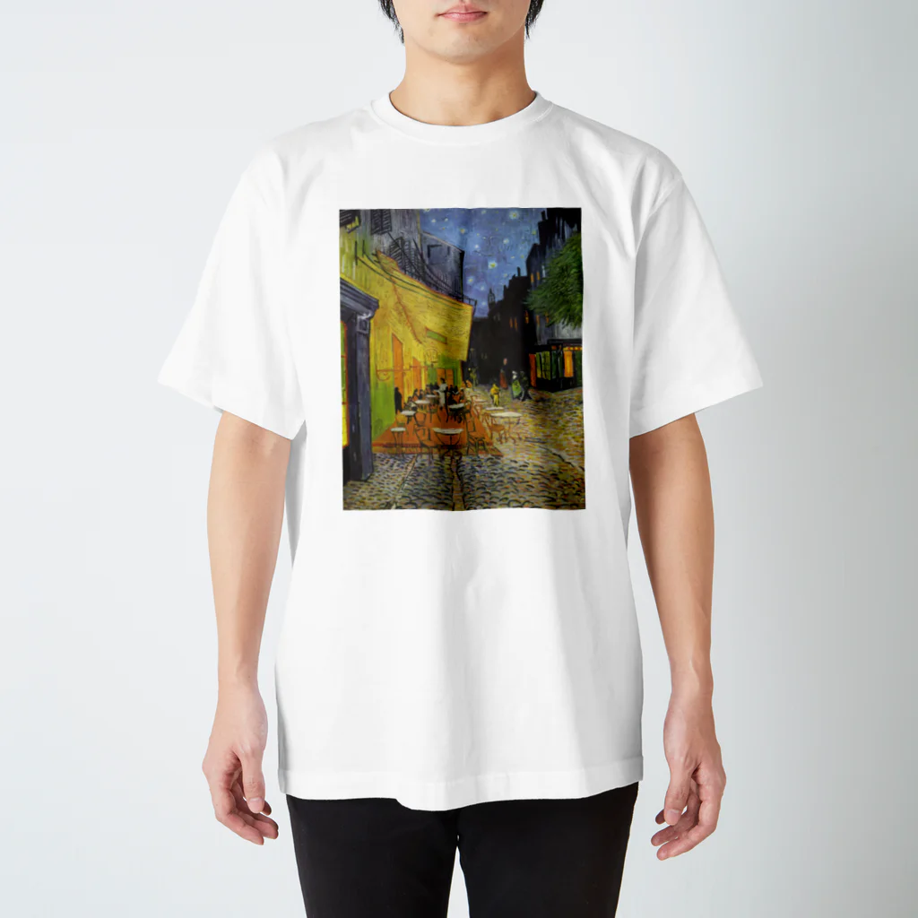 art-standard（アートスタンダード）のゴッホ（Vincent van Gogh） / 夜のカフェテラス （Terrasse du café le soir） 1888 Regular Fit T-Shirt