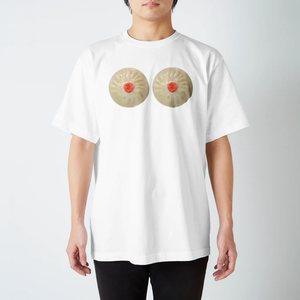 岡ちゃん@奇Tクリエイター｜王道のおもしろ Tシャツ販売中！の肉まん2個（食紅つき） Regular Fit T-Shirt