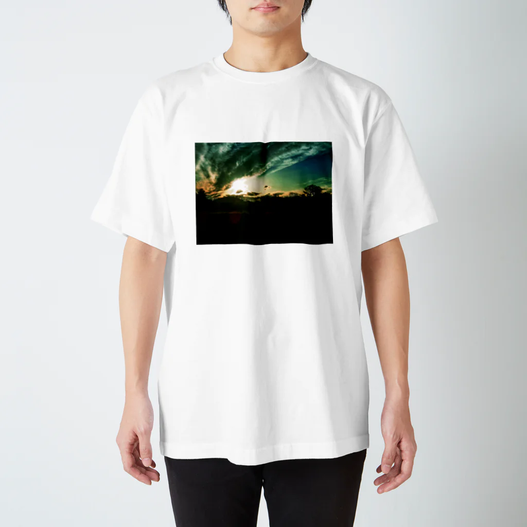 SHOPマニャガハの変わる空、変わる雲 Regular Fit T-Shirt