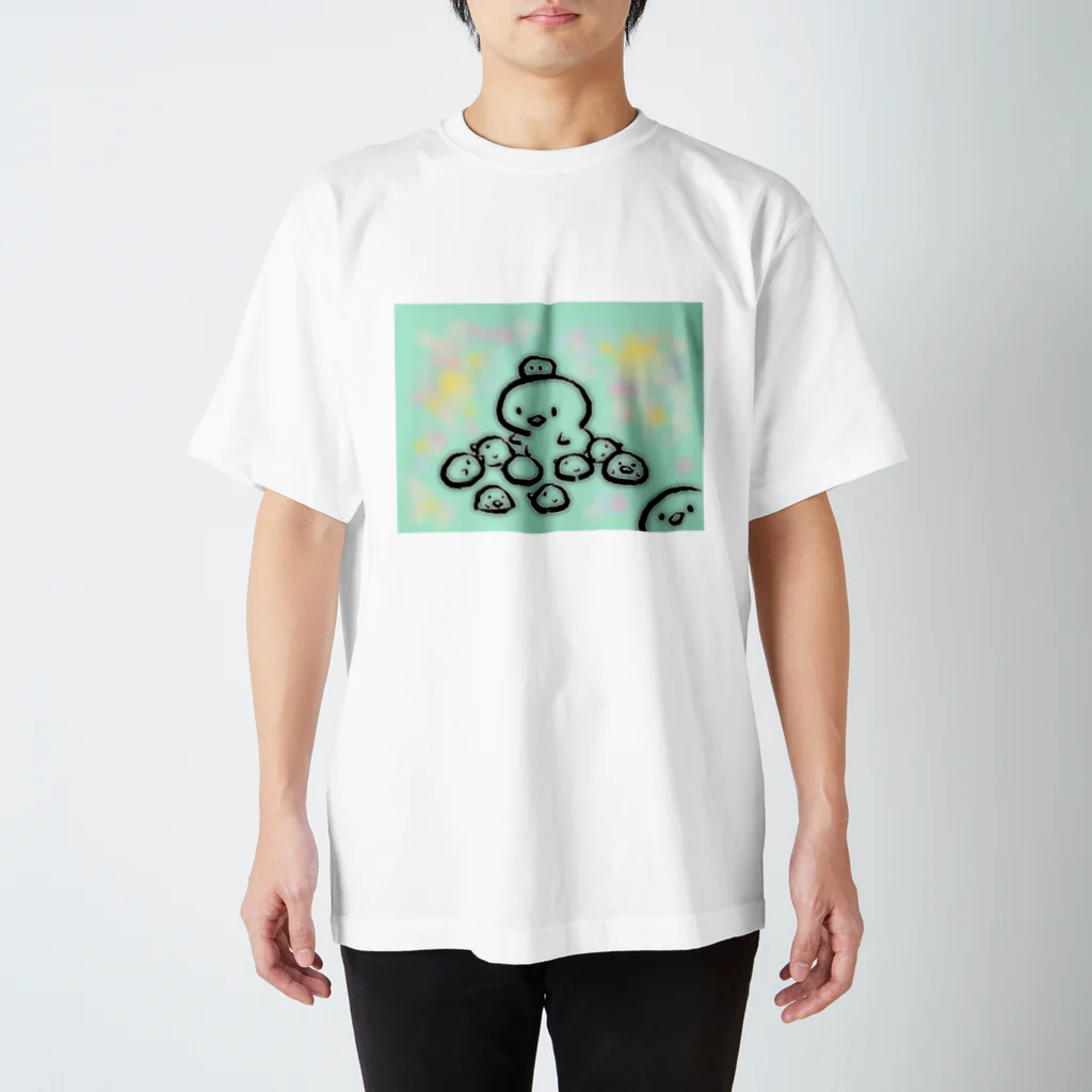 ぬくぬく布団のひよこたち スタンダードTシャツ