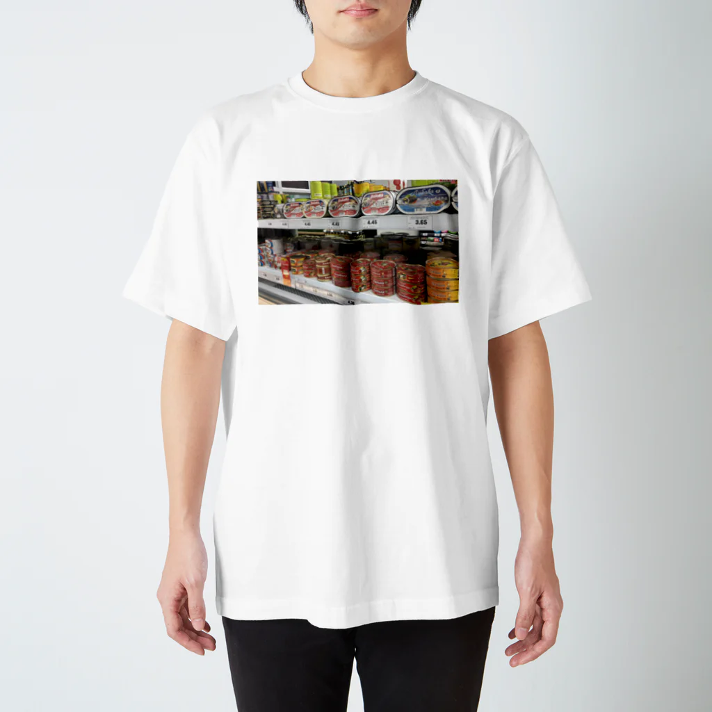 プーチンの嫁のスーパーの缶詰コーナー Regular Fit T-Shirt