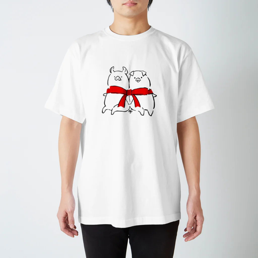 前髪ぱっつん◆SUZURI店の赤いリボンで結んだ豚さん Regular Fit T-Shirt