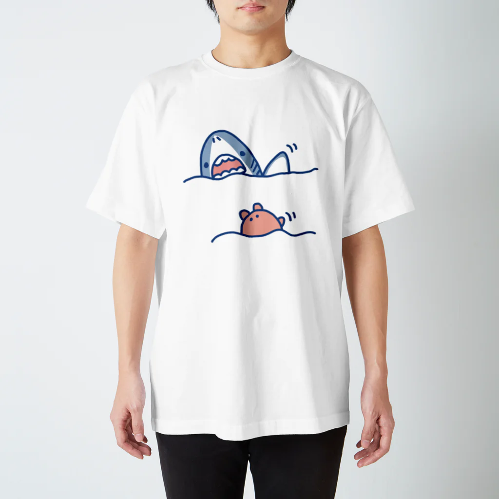 サメとメンダコ[namelessmm2]の手を振るサメとメンダコ スタンダードTシャツ