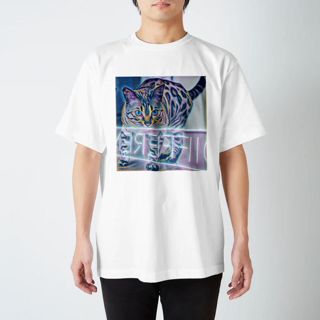 くさみの猫とネオン Regular Fit T-Shirt