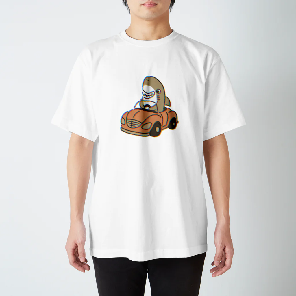 サメ わりとおもいの元祖運転を覚えたサメ Regular Fit T-Shirt