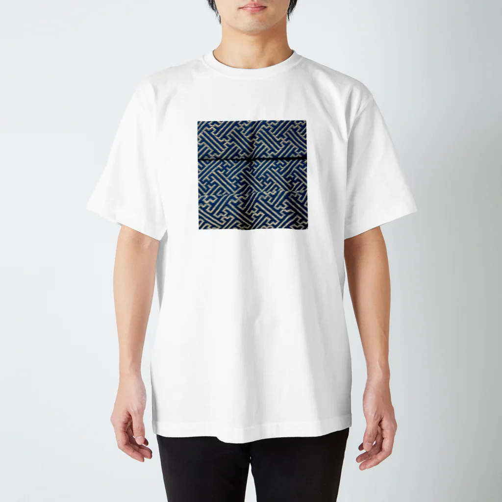 【松】黒金アートこぎん和紙和柄の紗綾形3段img Regular Fit T-Shirt