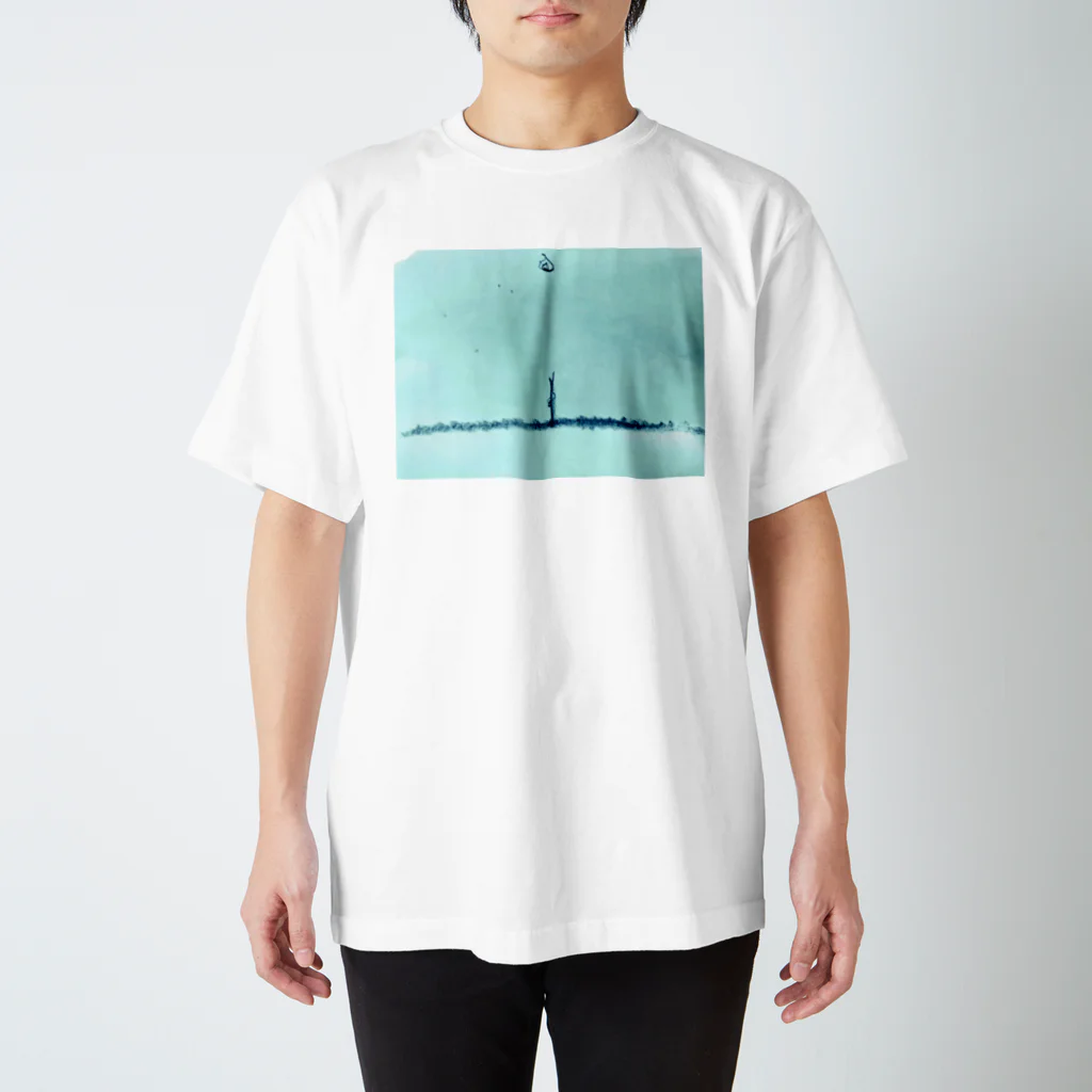 ガルアートのalone Regular Fit T-Shirt