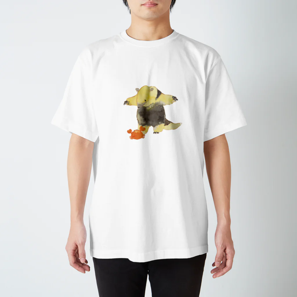 さとろくのカニを威嚇するアリクイT スタンダードTシャツ