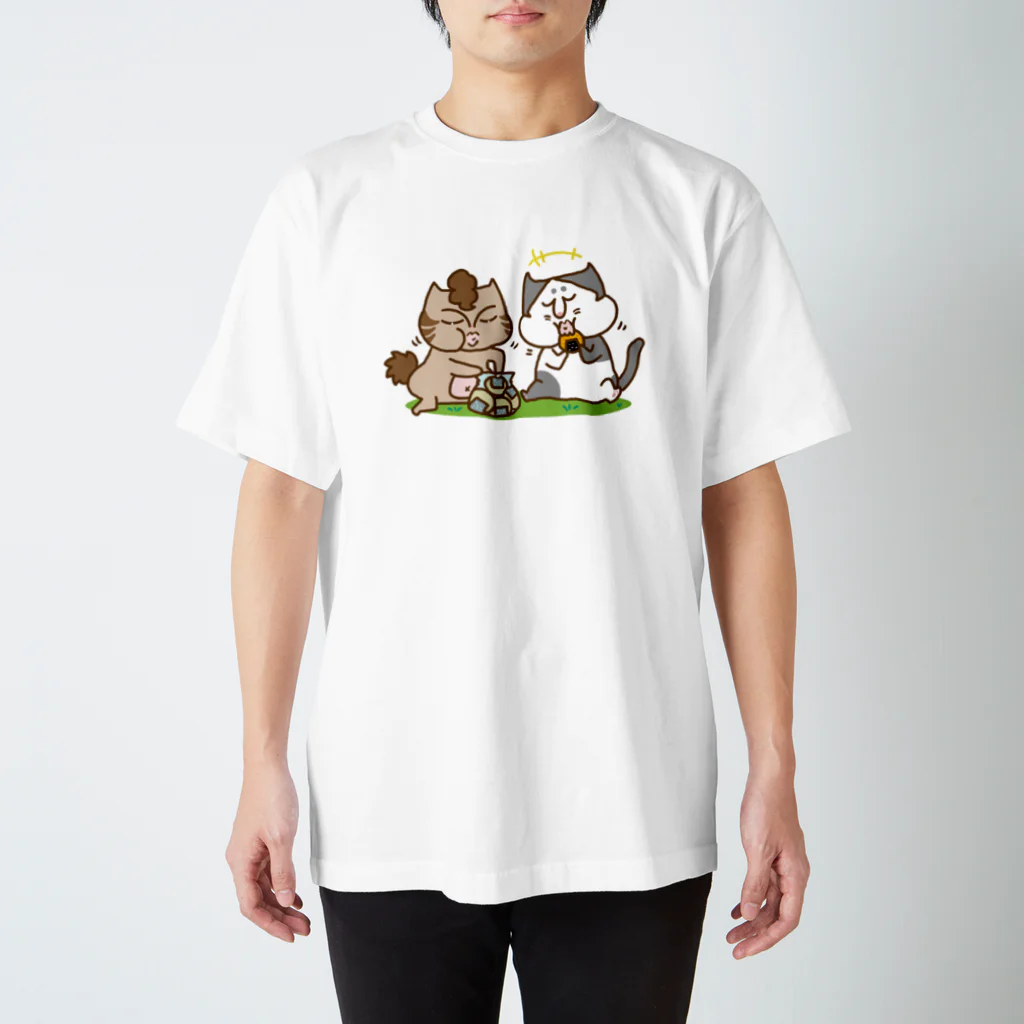 tiMo'sのお悟り猫たちのおやつタイム スタンダードTシャツ