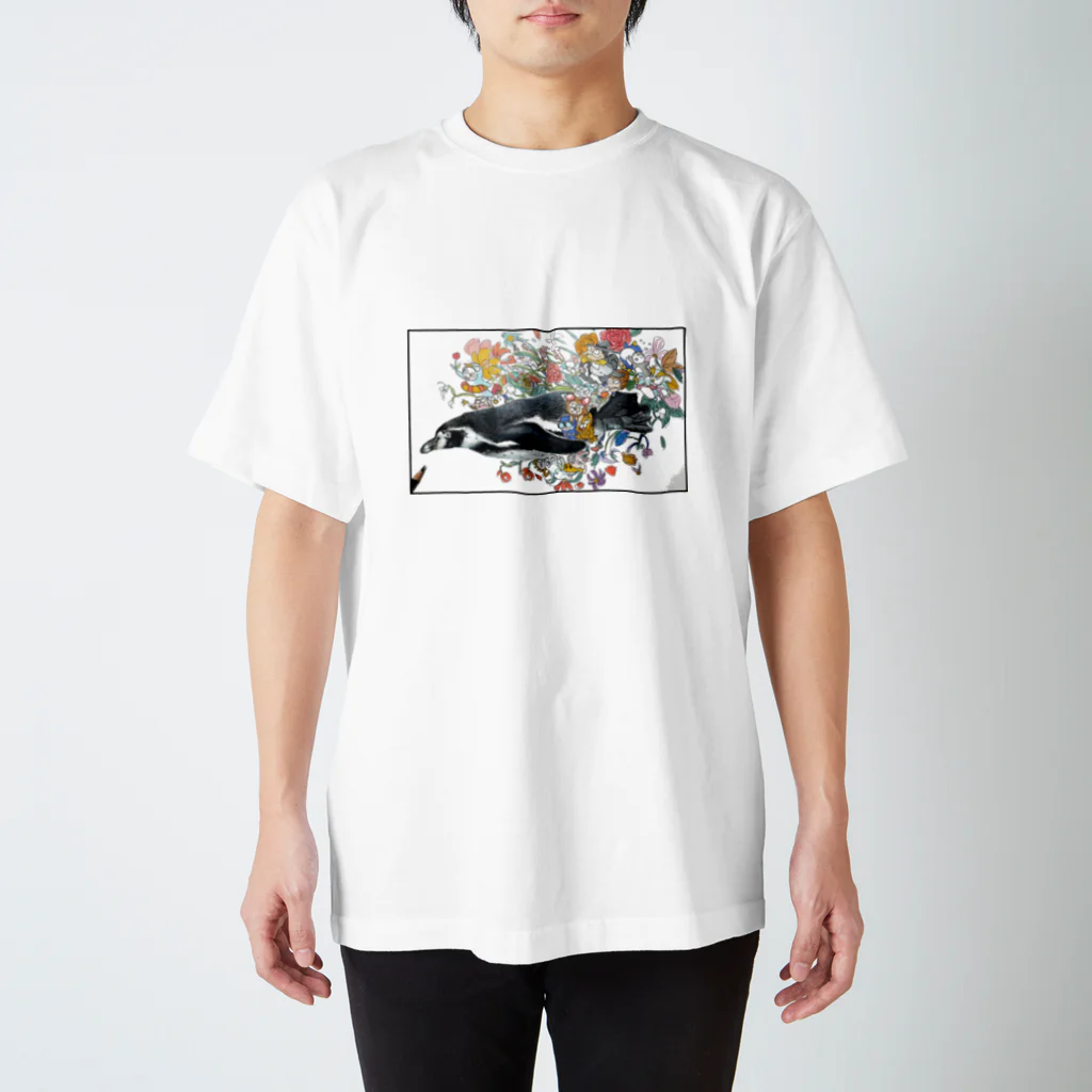 Sonna Kanjiのグッズのペンギン達と花 Regular Fit T-Shirt